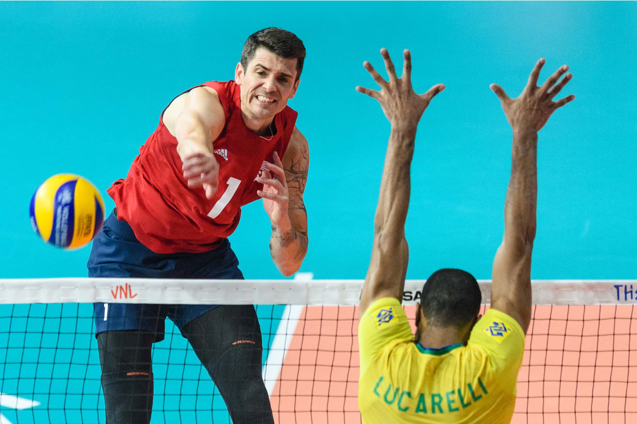 Matt Anderson spikes against Brazil's Ricardo Lucarelli